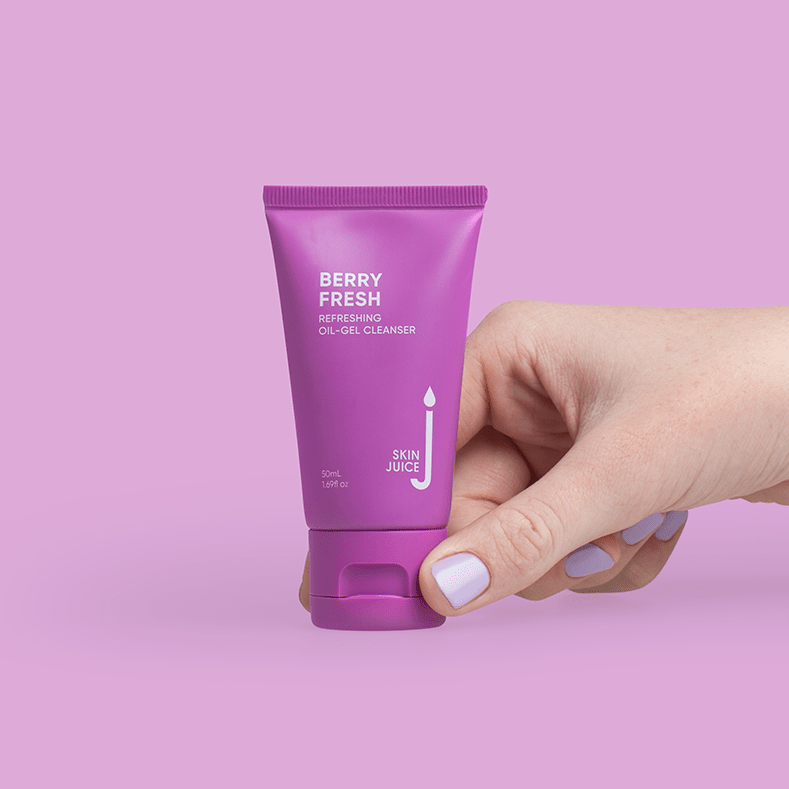 BERRY FRESH Refreshing Oil-Gel Cleanser Clear Cove