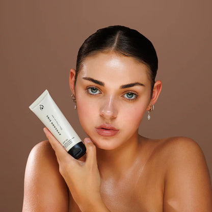 SPF 50 NATURAL TINTED MOISTURISER - LIGHT