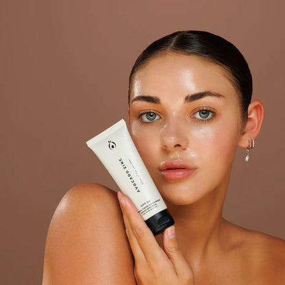 SPF 50 NATURAL TINTED MOISTURISER - LIGHT/MEDIUM